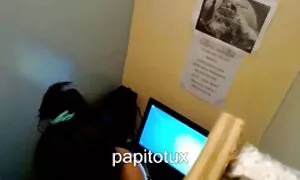 Hän antoi ystävän tehdä reiän. ilmasta pornoo