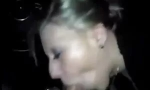 Edessä olevan koulun oppilas etsi yhdestä asunnosta romanttinen porno lisää rahaa.