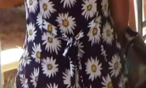 Äiti miian porno pakottaa tyttären miehen syömään sen.