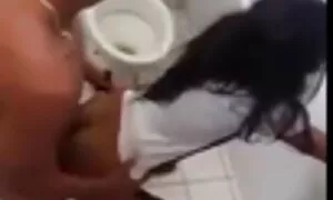 Mies raiskasi ilmaista porno naisen.