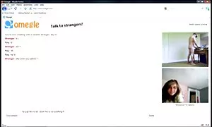 Kaksi kuumaa urheilijaa syö seksikuvia herkullista kukkoa.