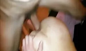 Hän pitää syövästä. pono seksi