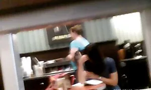 Miljonääri runoilija koskematta seppä, ja anaaliseksi video tästä syystä on imeä
