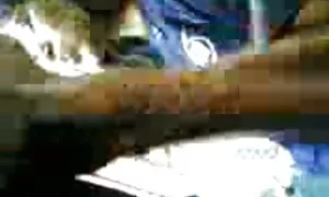 Lily hieronta porno ja Morgan masturboivat hänen jalkojaan.
